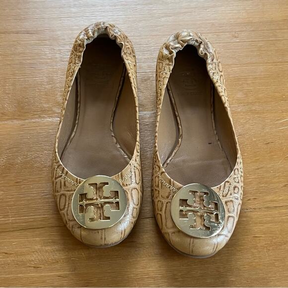 Tory Burch Reva Ballet Flats Beige Croc Embossed Leather Size 5.5 Logo Medallion - Picture 9 of 10